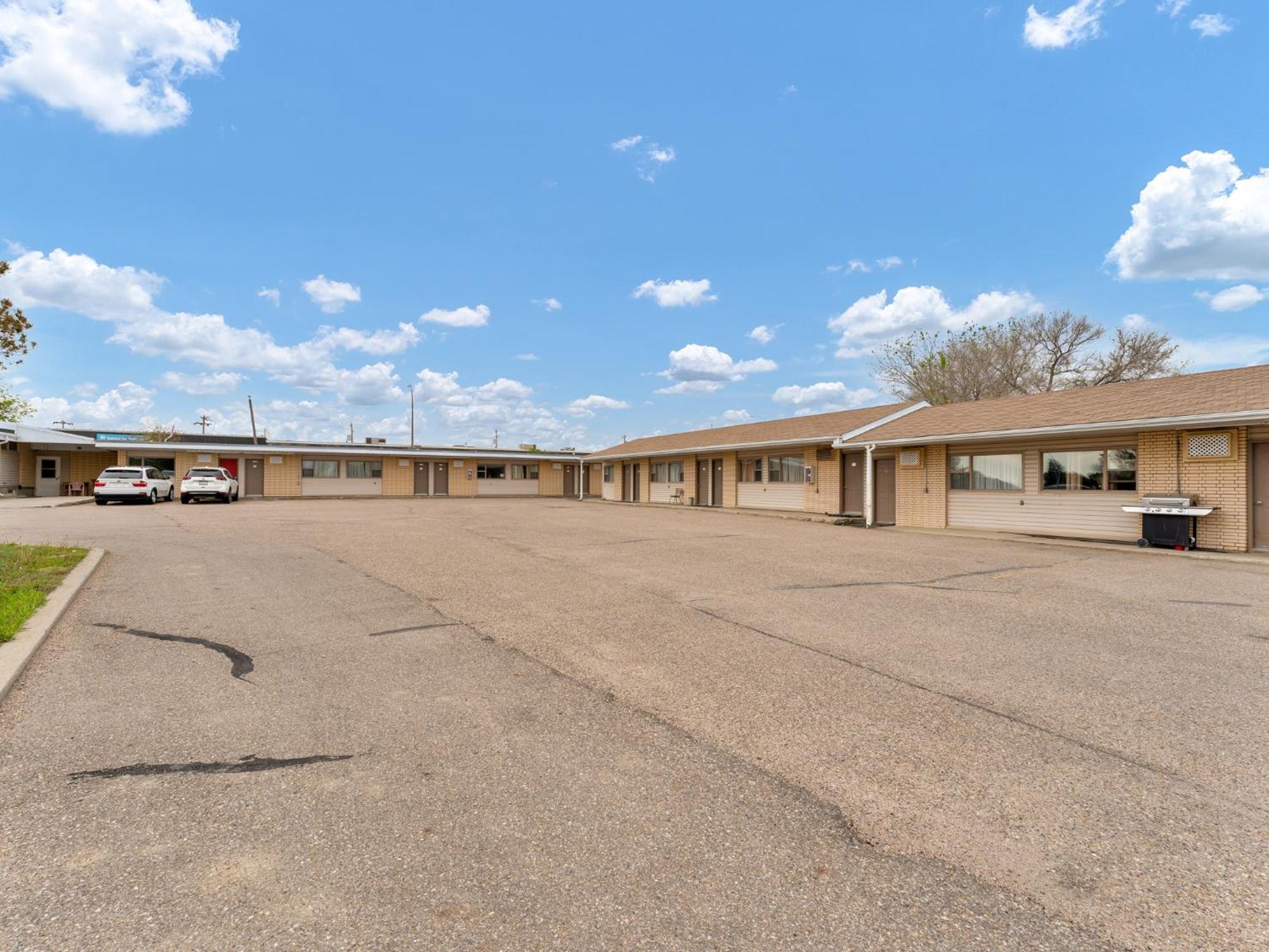 Ranchmen Motel Medicine Hat Exterior photo