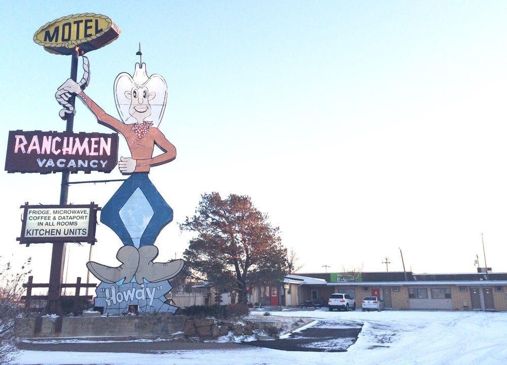 Ranchmen Motel Medicine Hat Exterior photo